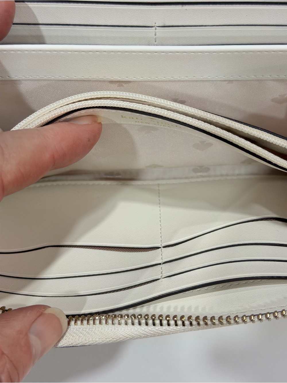 Kate Spade New York Staci Lily Blooms Large Continental Wallet. - Picture 10 of 11